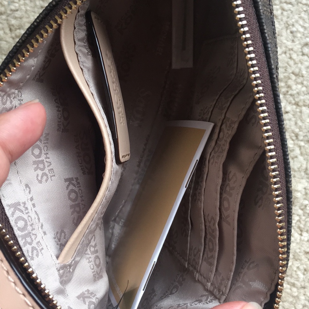 MK wristlet - Picture 6 of 6